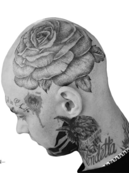 Róża na głowie